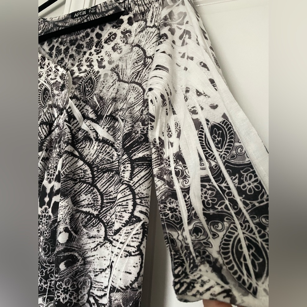 Apt 9 Womens Top 2X Peacock Print 3/4 Sleeve Artsy V Neck Black and White Casual - Picture 11 of 16